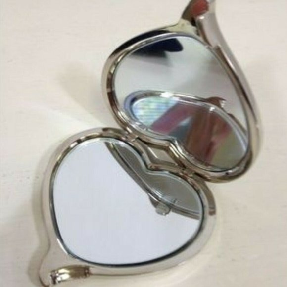 Things Remembered Heart Compact Mirror Swarovski - Picture 5 of 6